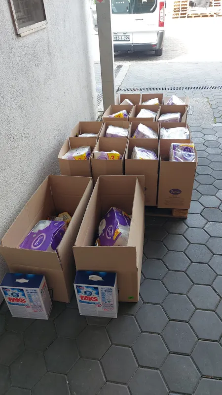 FOTO: GRUDSKI HUMANITARCI I VOLONTERI ULJEPŠALI I USKRS SVIMA 16