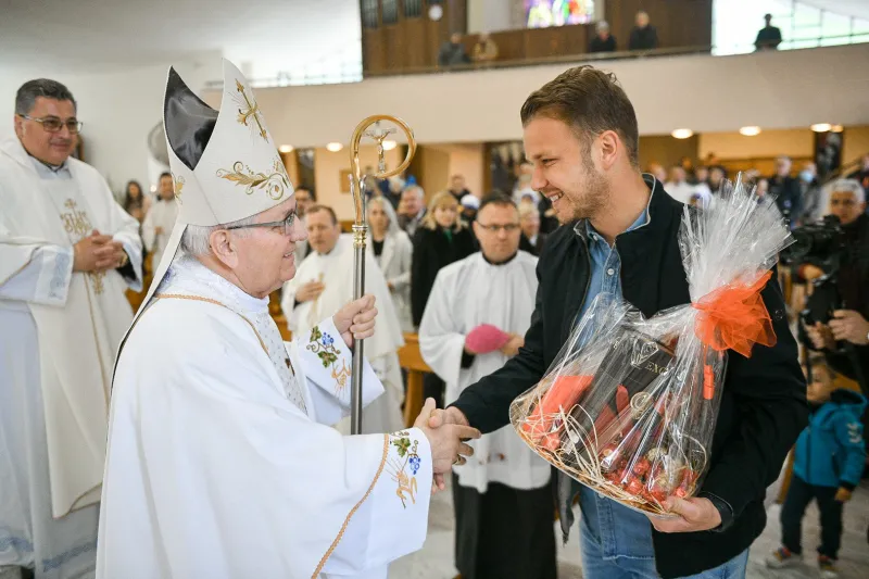 Stanivuković prvi gradonačelnik Banje Luke na uskrsnoj misi nakon 36 godina 1