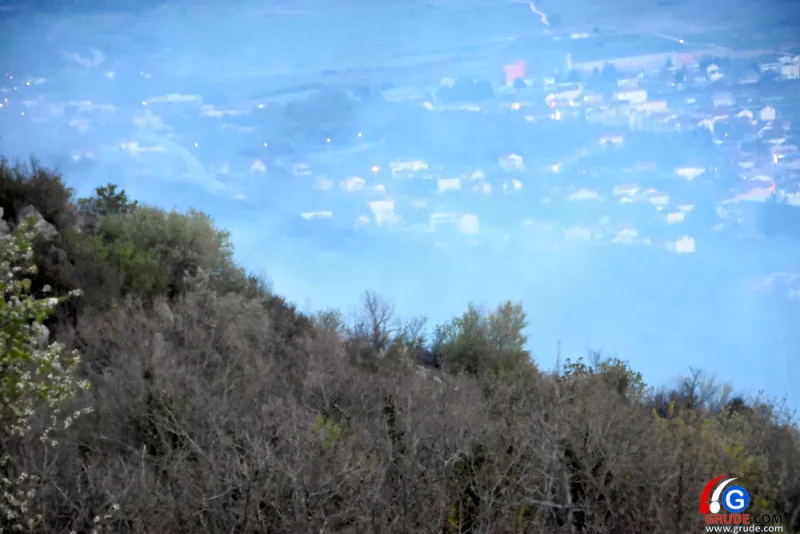(FOTO/VIDEO) Grude: požar opustošio šume, i lovci u akciji spašavanja kuća 3