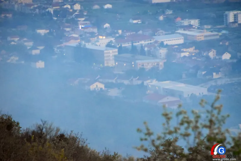 (FOTO/VIDEO) Grude: požar opustošio šume, i lovci u akciji spašavanja kuća 4