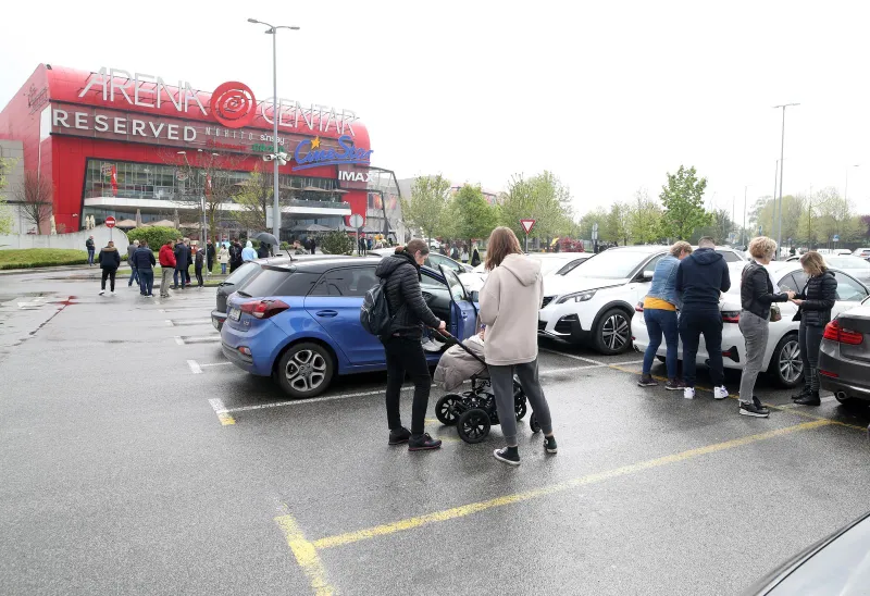 Stigla dojava o dvije bombe u Areni, policija evakuira građane