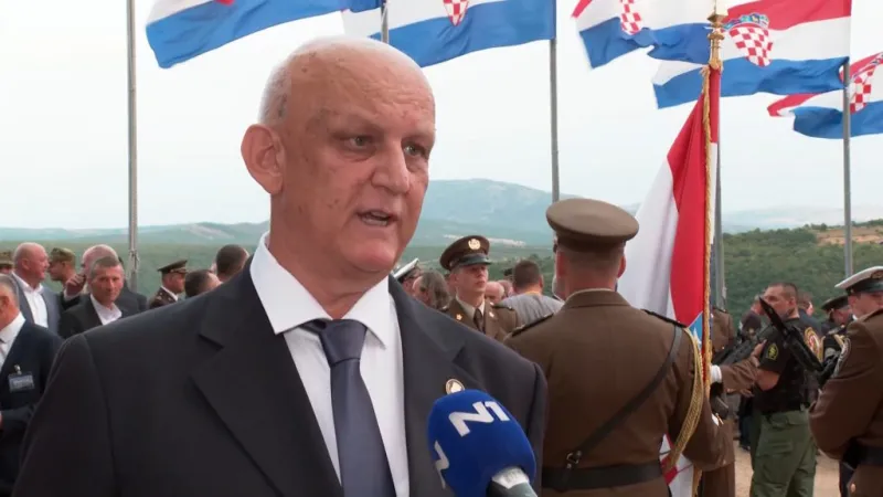 E moj Ljubo... Rojsu nije žao potpisa za udbaša Perkovića, s Gotovinom bi i u pakao...