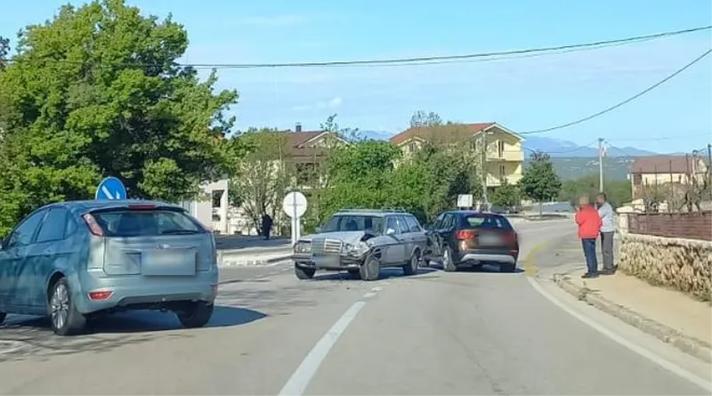 Prometna nesreća na skretanju za Ledinac