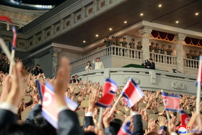 FOTO: Sjeverna Koreja predstavila oružje koje može potegnuti do Amerike 2