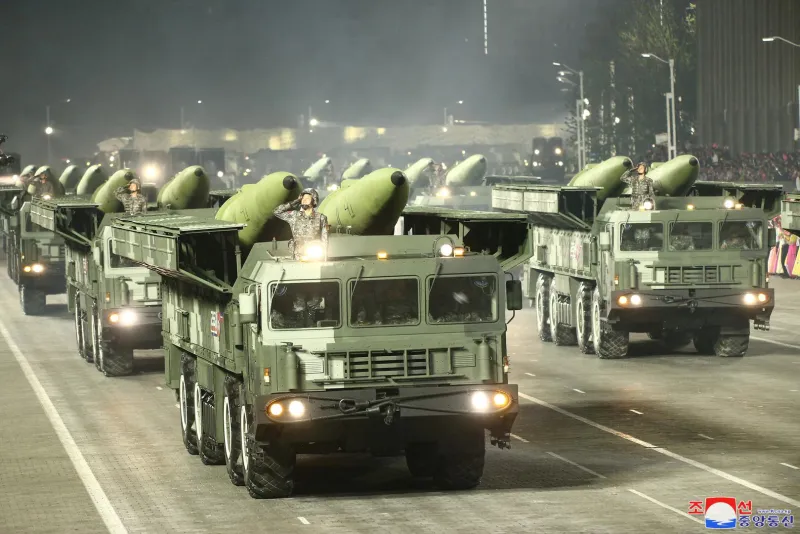 FOTO: Sjeverna Koreja predstavila oružje koje može potegnuti do Amerike 4