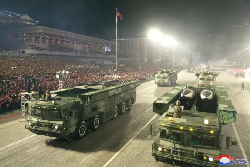 FOTO: Sjeverna Koreja predstavila oružje koje može potegnuti do Amerike 5