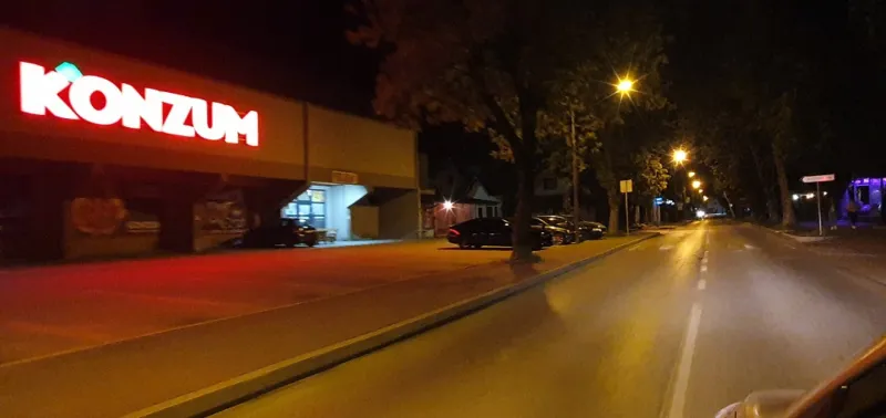 FOTO: Evo kako se gasi bh. grad, uvečer tek pokoji automobil, a 'rade' 3 - 4 kafića 1