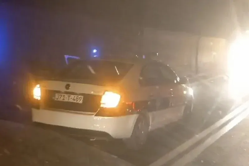 Jedna osoba poginula u sudaru mopeda i teretnog vozila