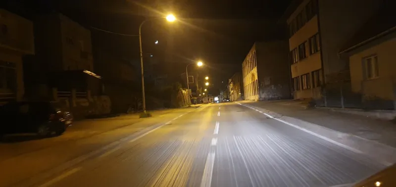 FOTO: Evo kako se gasi bh. grad, uvečer tek pokoji automobil, a 'rade' 3 - 4 kafića 4