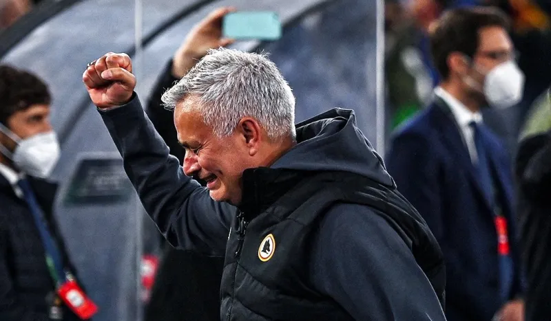 (VIDEO) Suza suzu goni!  Veliki Mourinho se slomio nakon ulaska u finale Konferencijske lige