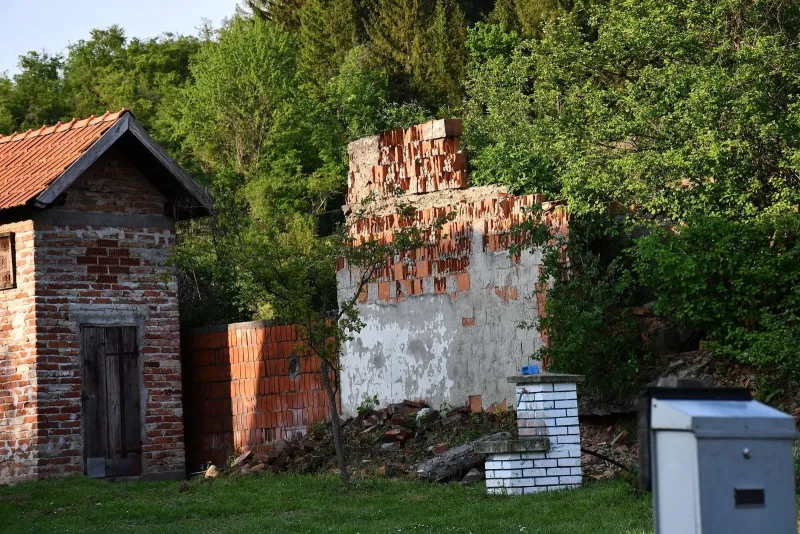Suze zbog mališana (2): Trčao je za mačkom i baš u tom trenutku se srušio zid i usmrtio ga 1