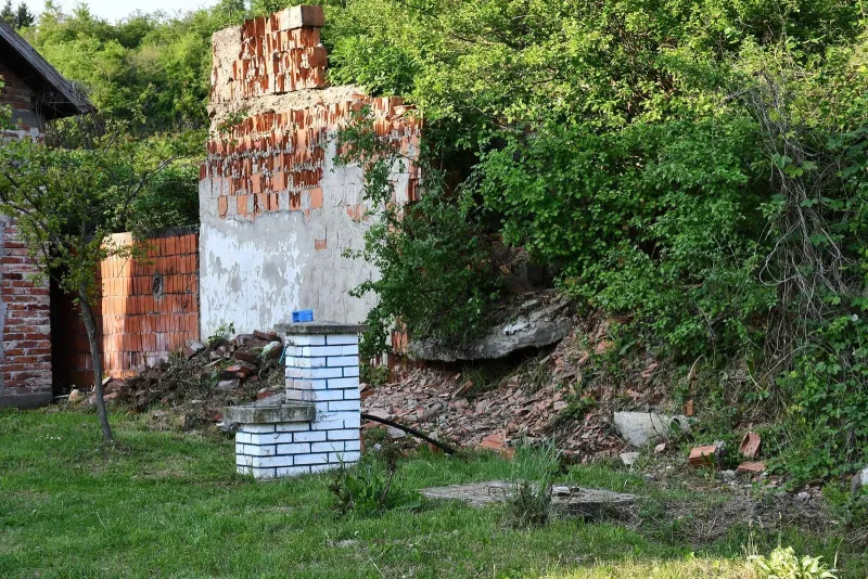 Suze zbog mališana (2): Trčao je za mačkom i baš u tom trenutku se srušio zid i usmrtio ga