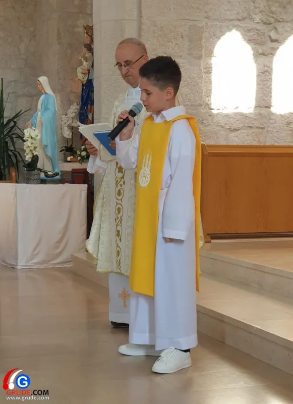 FOTO: Prva sveta pričest u župi Grude! Fra Stanko: Djeco, Gospodin dolazi u vaša srca 3