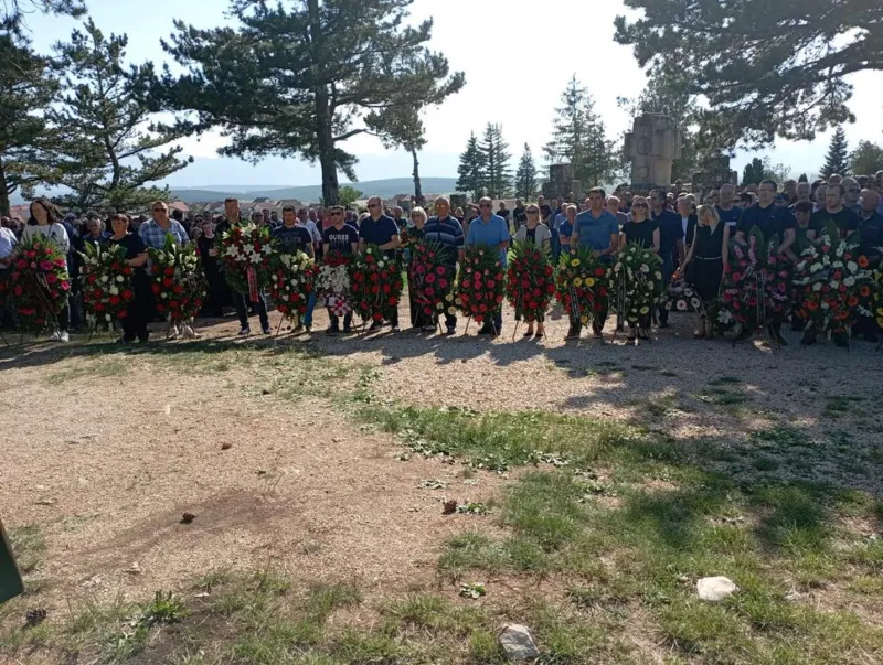 FOTO: Tisuće ljudi na oproštaju od Ivana Dalića, livanjskog učitelja i oca najboljeg izbornika 2
