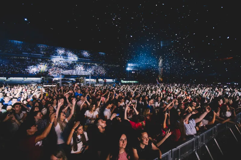 VELIČANSTVENO U ZAGREBU - Na Maksimiru 50 000 ljudi slavilo Boga