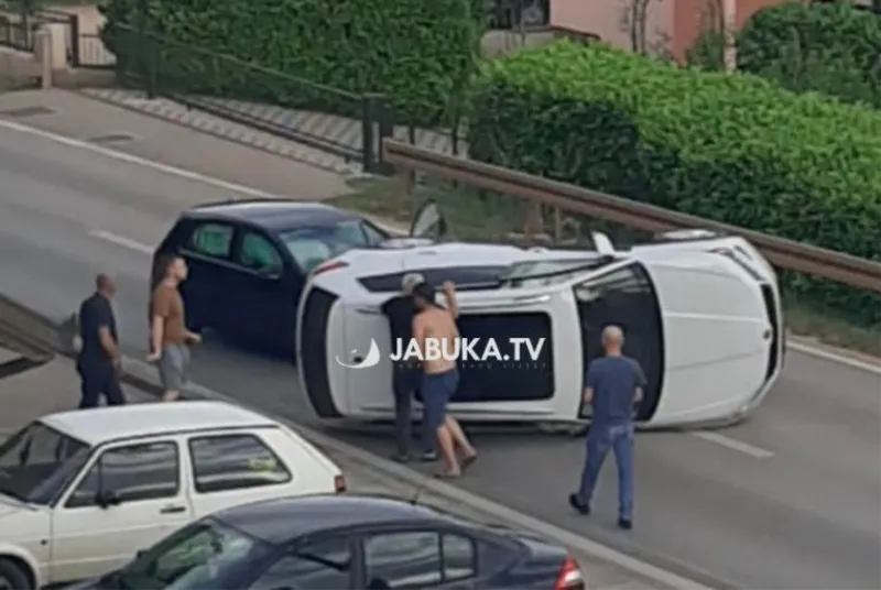 Prometna nesreća na Trnu, na terenu Hitna pomoć i vatrogasci