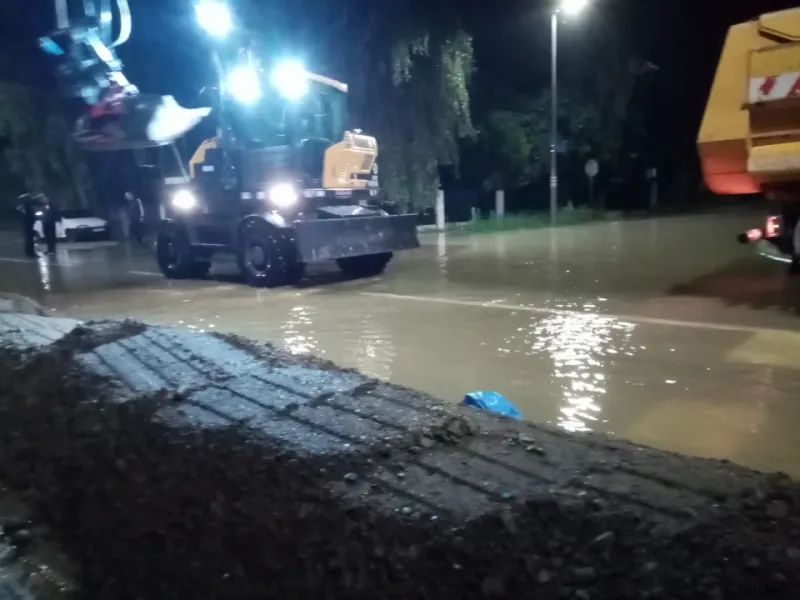 Pred Prijedorčanima duga noć, voda probija nasipe i ulijeva se u objekte 1