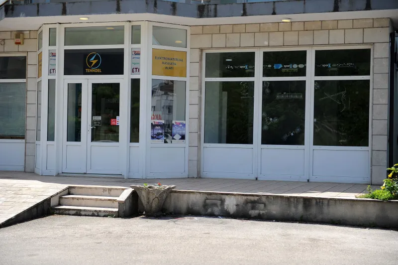 (FOTO) OTVORENA NOVA TRGOVINA ELEKTROMATERIJALOM, RASVJETOM I ALATIMA: KUPCIMA NUDE NAJBOLJE PROIZVODE 21