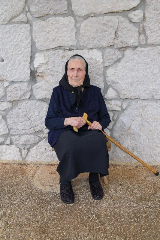 FOTO: ŠIMA MARIĆ U BORAJNI SLAVILA STOTI ROĐENDAN, OKUPILA SE BROJNA OBITELJ 1