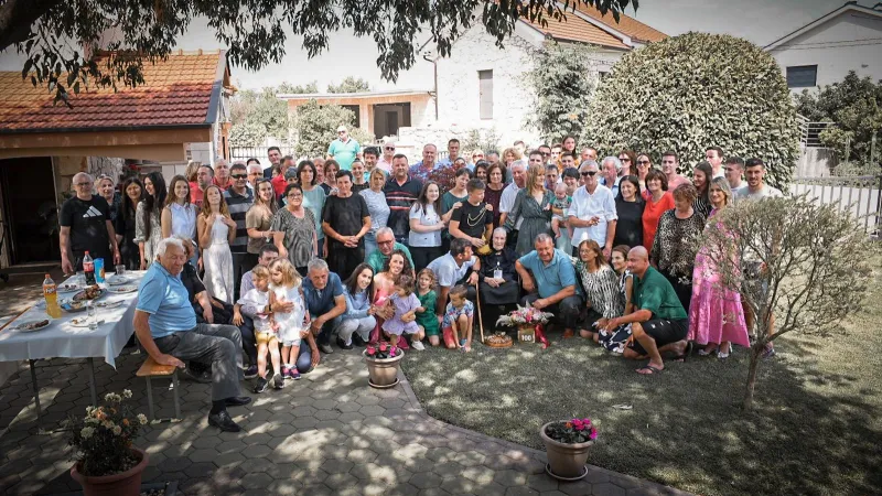 FOTO: ŠIMA MARIĆ U BORAJNI SLAVILA STOTI ROĐENDAN, OKUPILA SE BROJNA OBITELJ
