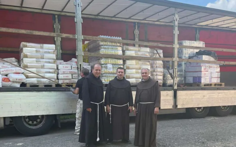 Mostarski franjevci pripremaju još jedan tegljač s humanitarnom pomoći za Ukrajinu