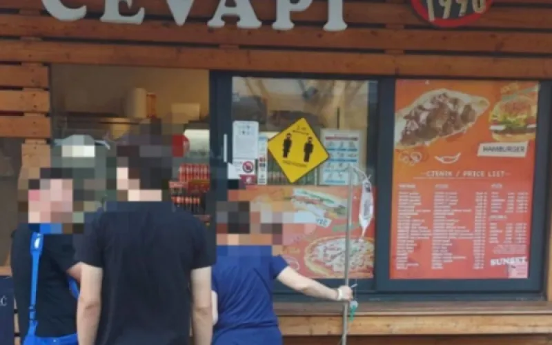 Prikopčana na infuziju, otišla u grill po nešto konkretnije