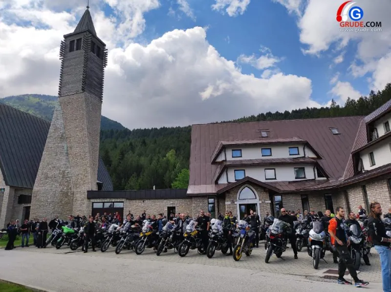 FOTO: Brojni bajkeri na Blidinju, blagoslovio ih fra Josip Vlašić 7