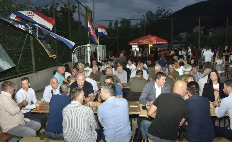 FOTO: Lipanjske zore oduševile! Bakljada, vatromet, Dražen Žanko i gosti u Mostaru... 8