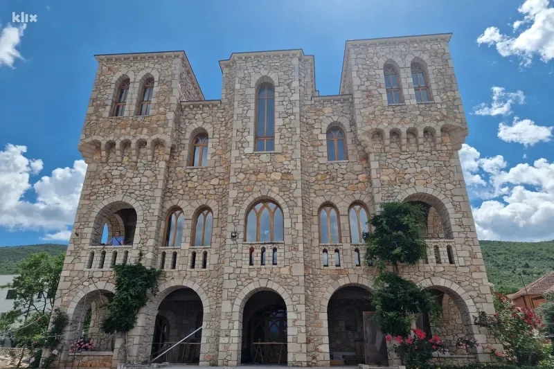 FOTO: Milijunaš se preobratio, došao u Međugorje i tu gradi najljepši dvorac 3