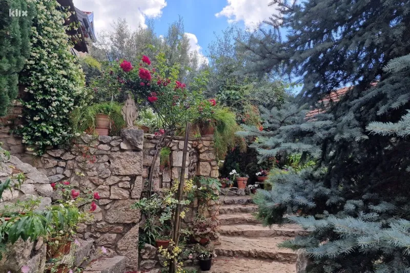 FOTO: Milijunaš se preobratio, došao u Međugorje i tu gradi najljepši dvorac 6