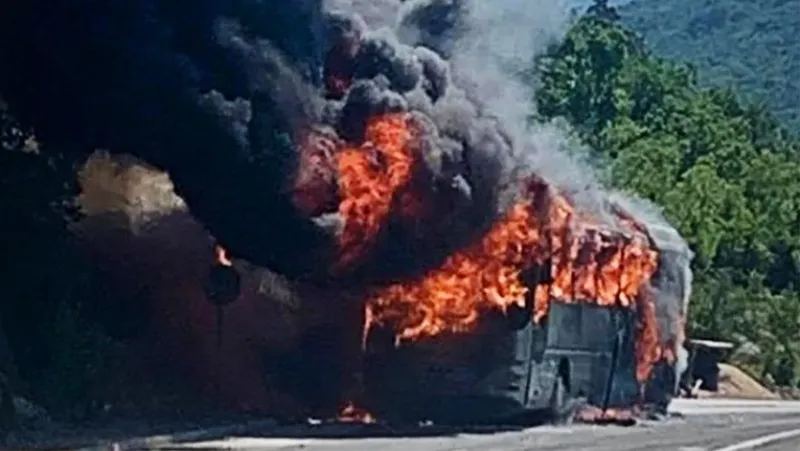 Planuo autobus kod Imotskog. Unutra bilo 50-ak putnika