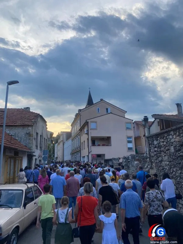 FOTO: Procesija kroz Mostar i blagoslov u Franjevačkoj crkvi 1