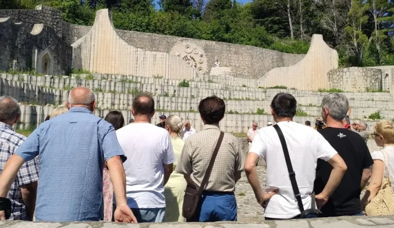 Otkriven krivac za razbijanje spomenika u Mostaru! ''Lider stožerne stranke je kao mali volio rezbariti kamen... tu je sve počelo''