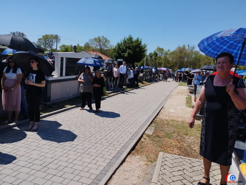 (FOTO) Brašančevo okupilo mnoštvo vjernika na Višnjici! Blagoslovljena novoizgrađena kapelica 4