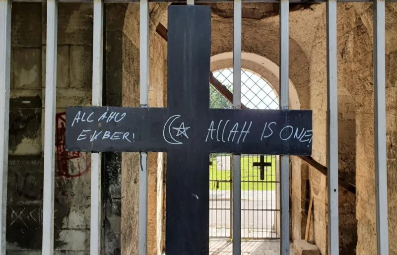 Križevi ponovno na meti