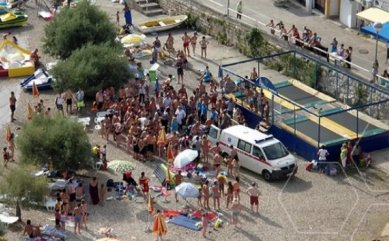 Preminula žena na plaži u Neumu
