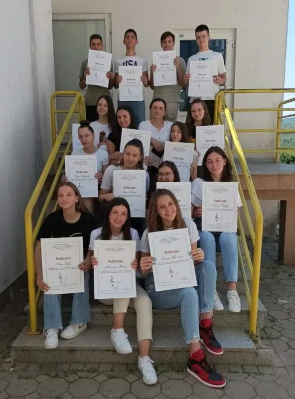 Pljesak za mlade umjetnike! Završni razred završilo 19 učenika Glazbene škole Grude! 1