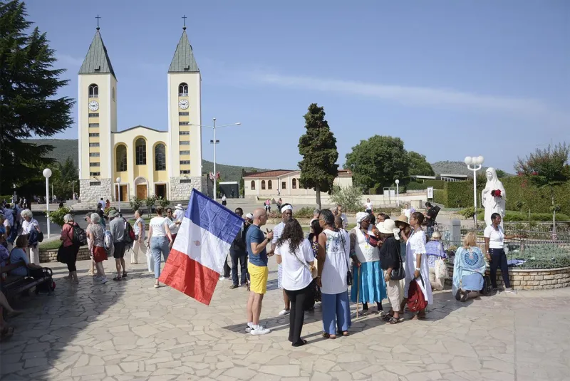 41. GODIŠNJICA Međugorje sjaji starim sjajem, stigle tisuće hodočasnika
