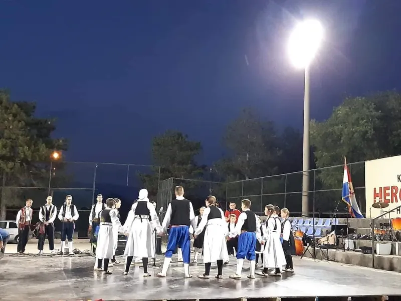 FOTO: 'Hercegovina u srcu' privukla brojne na Dužice, maleni Ante pokazao da je dorastao ocu Boletu 7