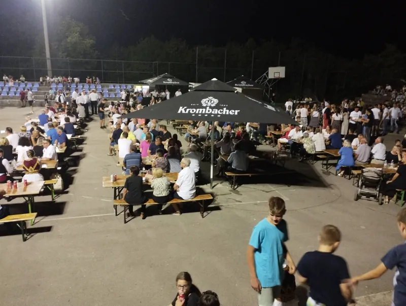 FOTO: 'Hercegovina u srcu' privukla brojne na Dužice, maleni Ante pokazao da je dorastao ocu Boletu