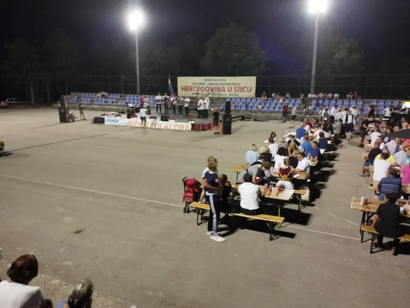 FOTO: 'Hercegovina u srcu' privukla brojne na Dužice, maleni Ante pokazao da je dorastao ocu Boletu 2