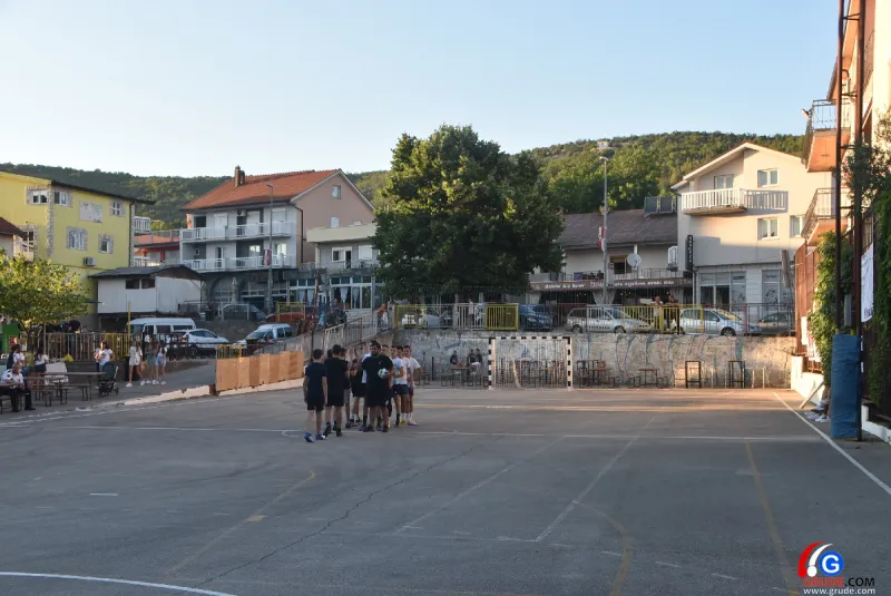 FOTO: OTVORENO JE GRUDSKO LJETO! PRVA VEČER U ZNAKU MILE ZELENIKE, SVEČANOG OTVORENJA I BLAGOSLOVA, VRHUNSKOG NOGOMETA I NAJBOLJEG POPRATNOG SADRŽAJA 1