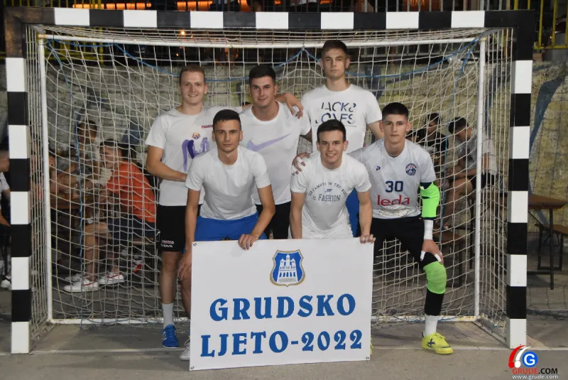 FOTO: OTVORENO JE GRUDSKO LJETO! PRVA VEČER U ZNAKU MILE ZELENIKE, SVEČANOG OTVORENJA I BLAGOSLOVA, VRHUNSKOG NOGOMETA I NAJBOLJEG POPRATNOG SADRŽAJA 8