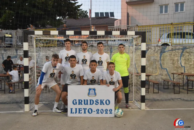 FOTO: OTVORENO JE GRUDSKO LJETO! PRVA VEČER U ZNAKU MILE ZELENIKE, SVEČANOG OTVORENJA I BLAGOSLOVA, VRHUNSKOG NOGOMETA I NAJBOLJEG POPRATNOG SADRŽAJA 5