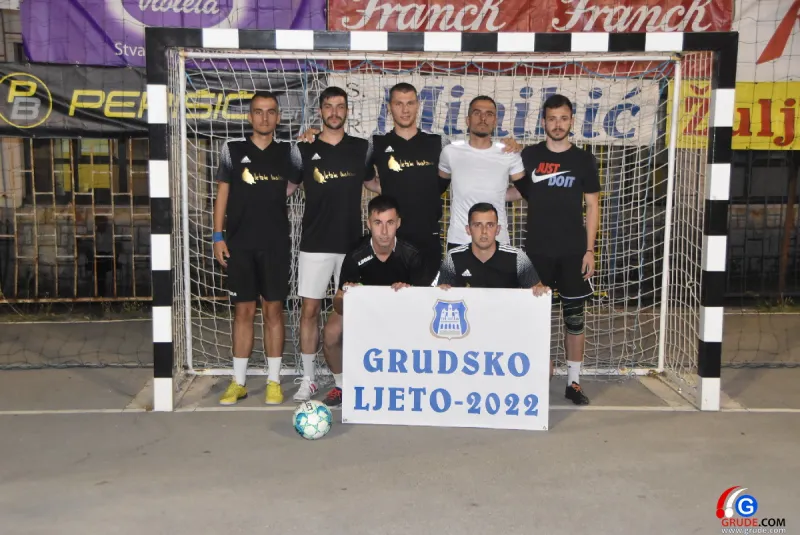 FOTO: OTVORENO JE GRUDSKO LJETO! PRVA VEČER U ZNAKU MILE ZELENIKE, SVEČANOG OTVORENJA I BLAGOSLOVA, VRHUNSKOG NOGOMETA I NAJBOLJEG POPRATNOG SADRŽAJA 7