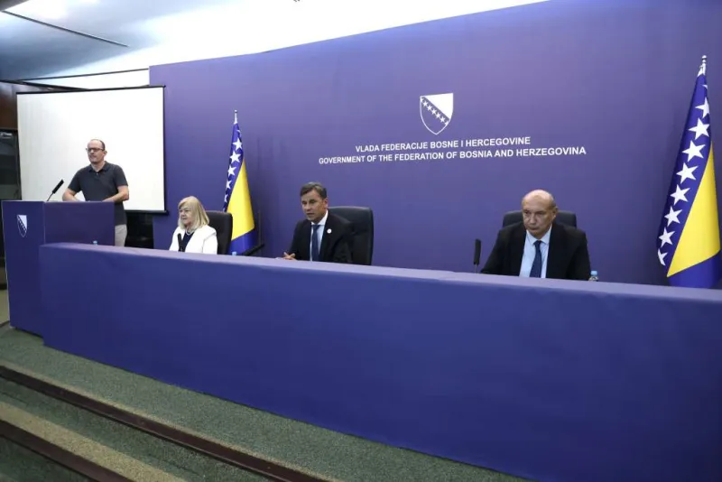 OVO JE PROGRAM POMOĆI VLADE FBIH: Za umirovljenike, školarce, branitelje...
