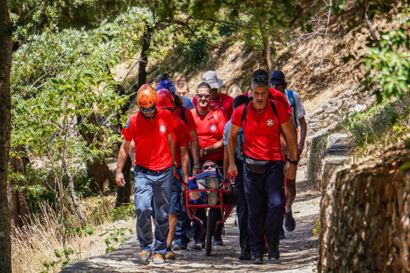 IMOTSKI: Teško ozlijeđeni turist izvučen iz grotla Modrog jezera
