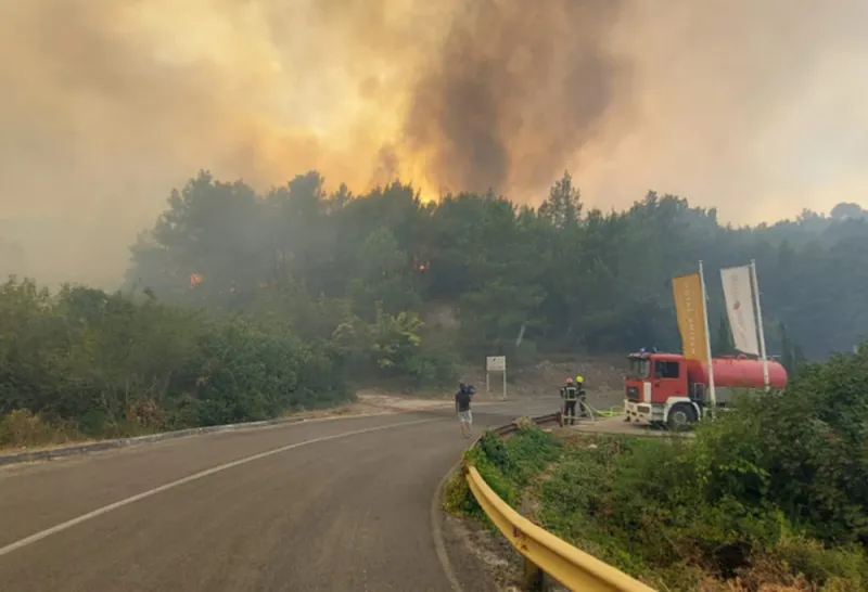 POŽAR U ŠIBENIKU JE POD KONTROLOM, VIŠE SE NE ŠIRI!