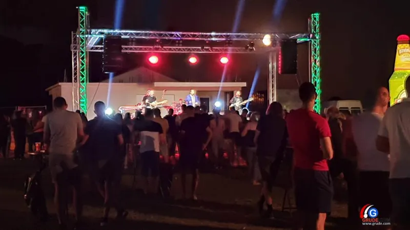 Mladen Grdović odličnim spektaklom oduševio u Bobanovoj Dragi FOTO/VIDEO 4