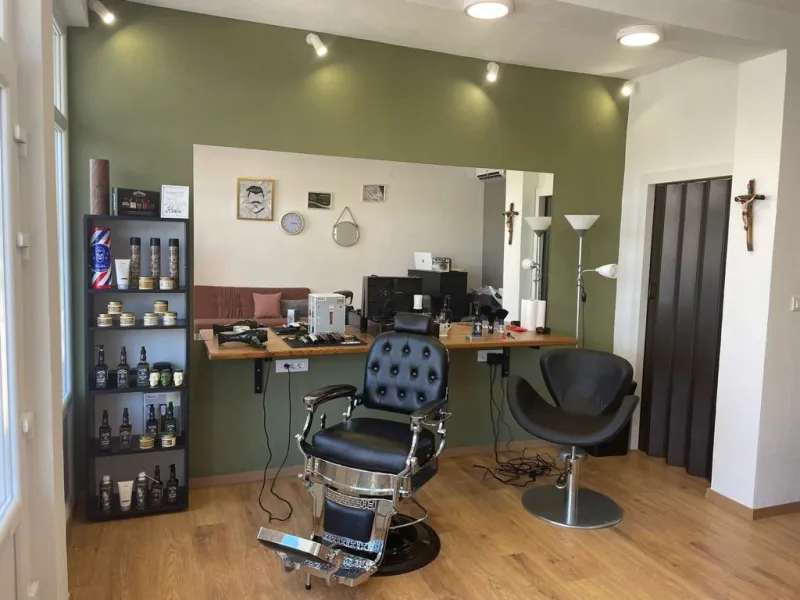 FOTO: OTVOREN JE BARBER MATE! Nogometni genij Mate Čolak u svom frizerskom salonu radi najbolje frizure 7